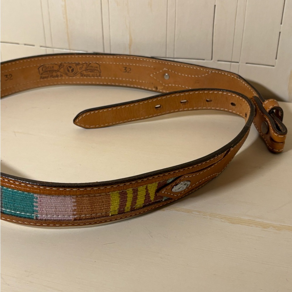 Circle of Yoakum beautiful belt size 32.